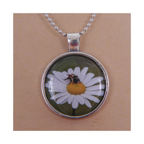 Bee on Daisy Necklace